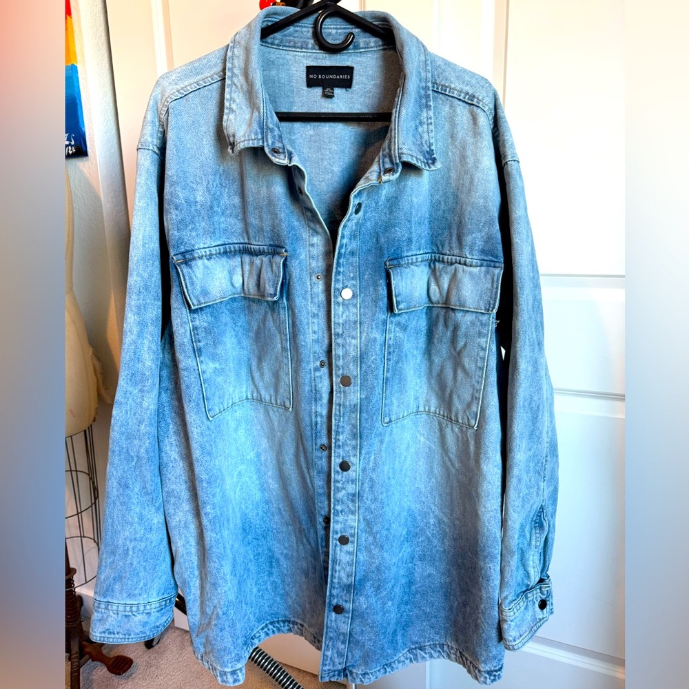 No Boundaries Men’s Acid Wash Denim Jacket